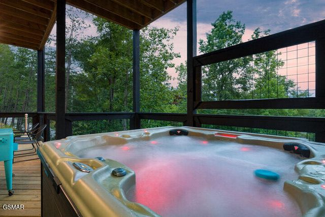 617 Big Bear Ridge Road, Gatlinburg, TN 37738