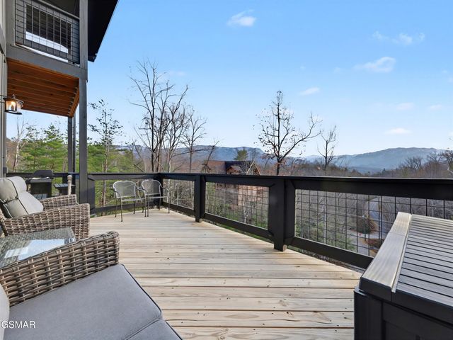 617 Big Bear Ridge Road, Gatlinburg, TN 37738