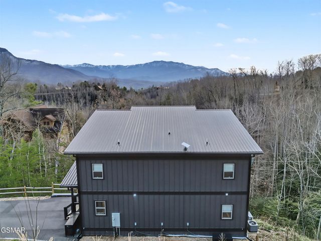 617 Big Bear Ridge Road, Gatlinburg, TN 37738