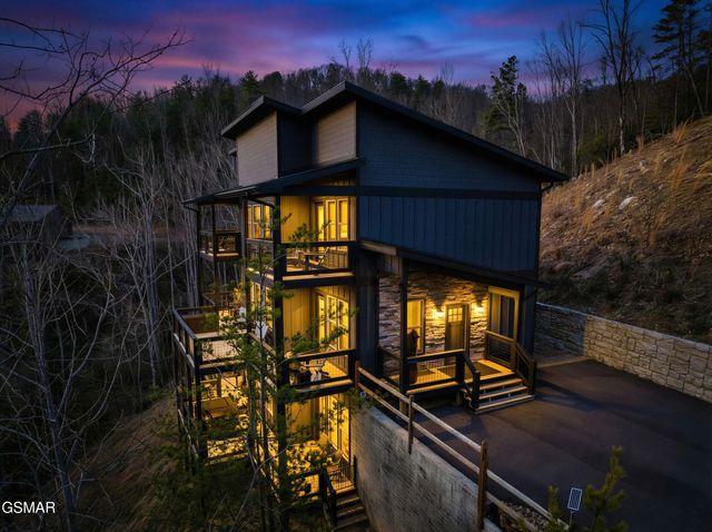 617 Big Bear Ridge Road, Gatlinburg, TN 37738