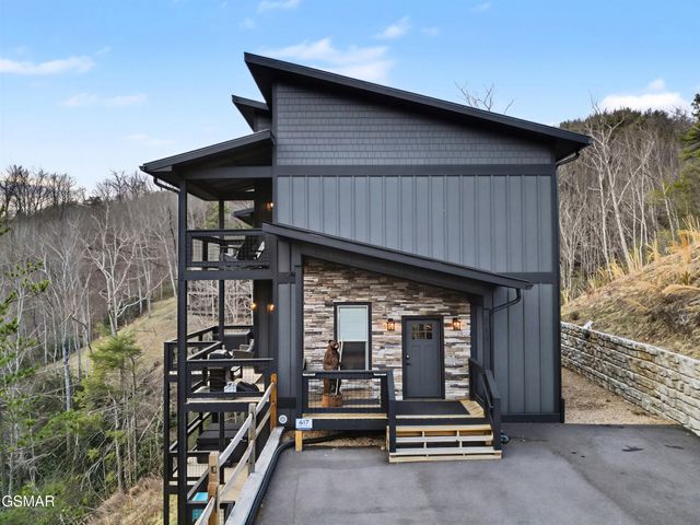 617 Big Bear Ridge Road, Gatlinburg, TN 37738