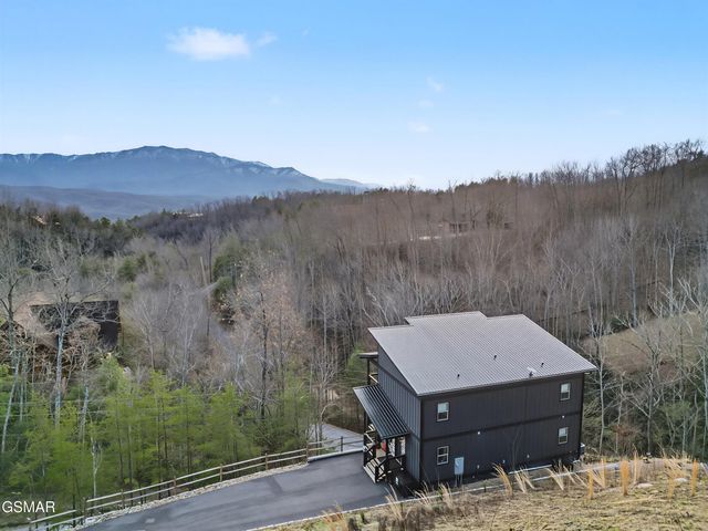 617 Big Bear Ridge Road, Gatlinburg, TN 37738