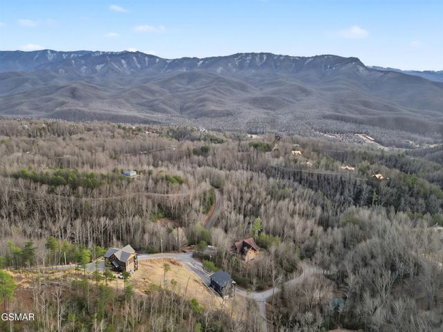 617 Big Bear Ridge Road, Gatlinburg, TN 37738