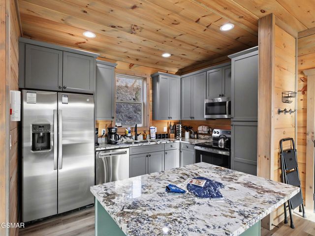 617 Big Bear Ridge Road, Gatlinburg, TN 37738