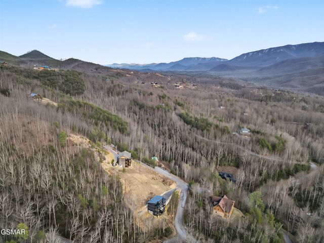 617 Big Bear Ridge Road, Gatlinburg, TN 37738