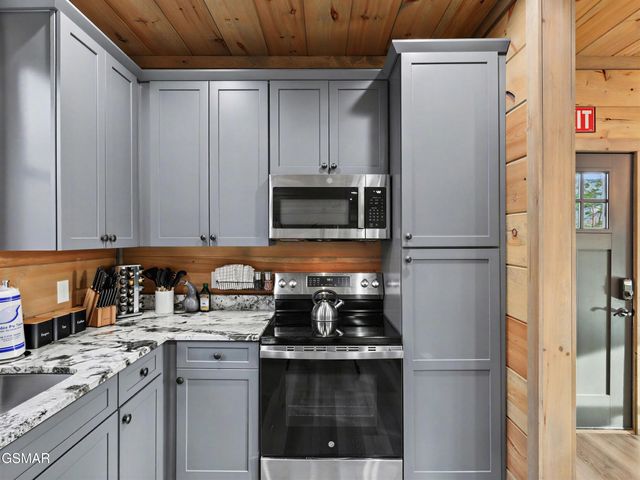 617 Big Bear Ridge Road, Gatlinburg, TN 37738