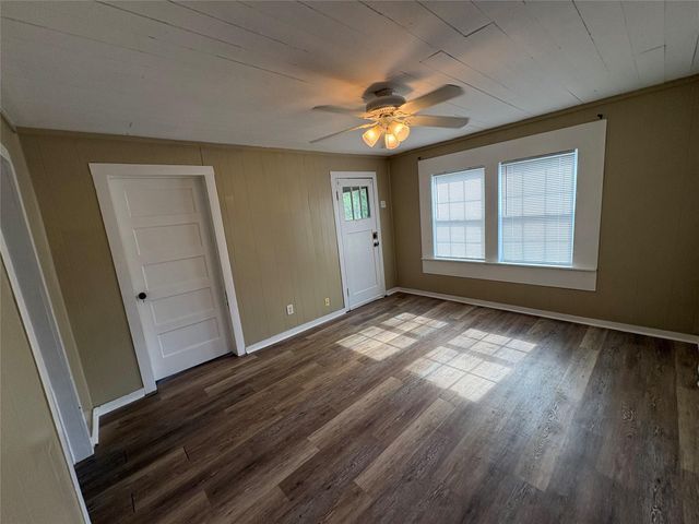 2305 Main ST, Bastrop, TX 78602