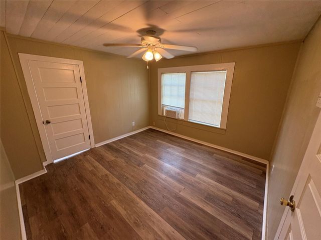 2305 Main ST, Bastrop, TX 78602