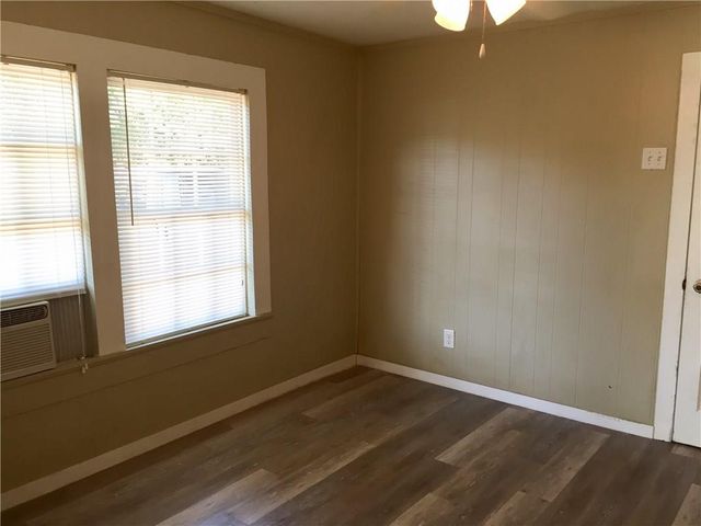 2305 Main ST, Bastrop, TX 78602