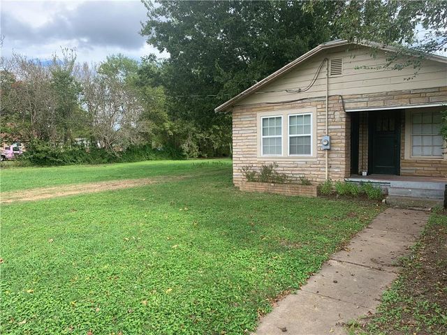 2305 Main ST, Bastrop, TX 78602