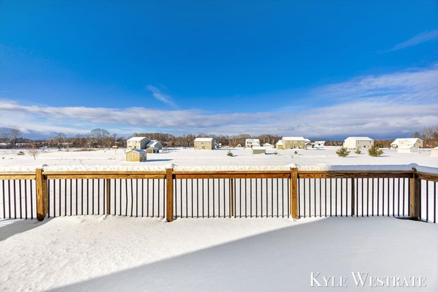 4393 Wood Way Court NE, Cedar Springs, MI 49319