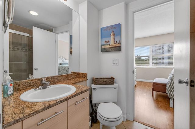 3250 NE 28th Street Unit 302, Fort Lauderdale, FL 33308