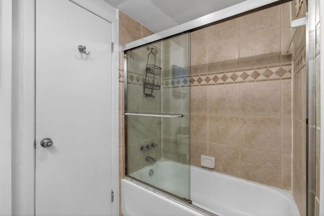 3250 NE 28th Street Unit 302, Fort Lauderdale, FL 33308