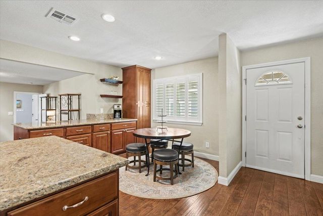 8309 Maverick Ct, Fair Oaks, CA 95628