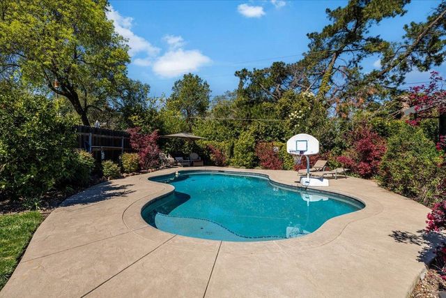8309 Maverick Ct, Fair Oaks, CA 95628