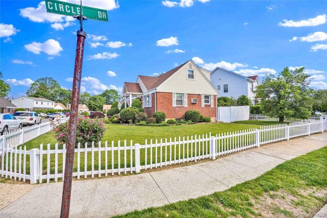 3 Ash Court, Hempstead, NY 11550