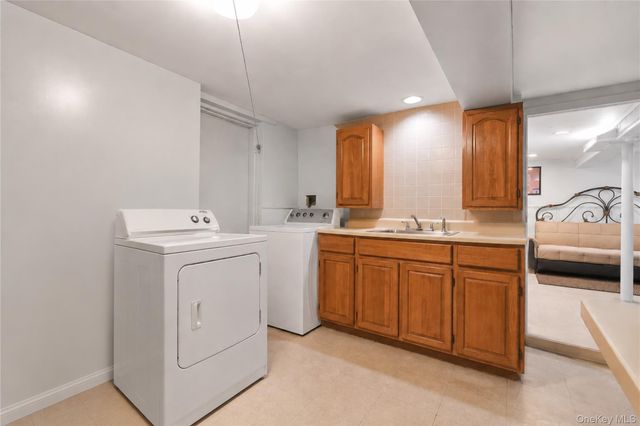 3 Ash Court, Hempstead, NY 11550