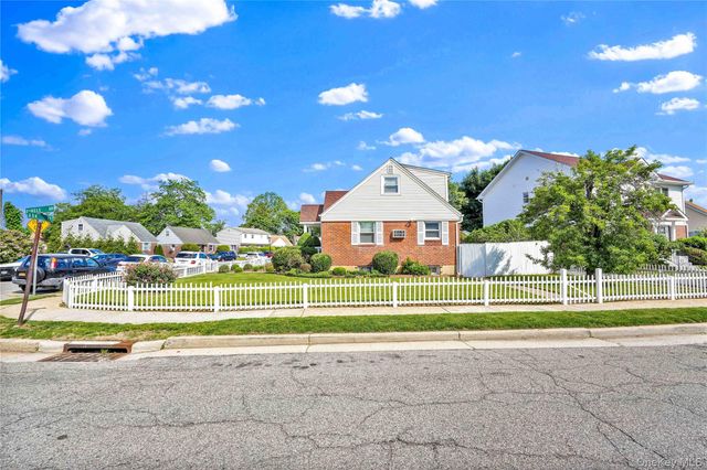 3 Ash Court, Hempstead, NY 11550