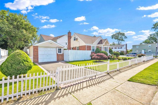 3 Ash Court, Hempstead, NY 11550
