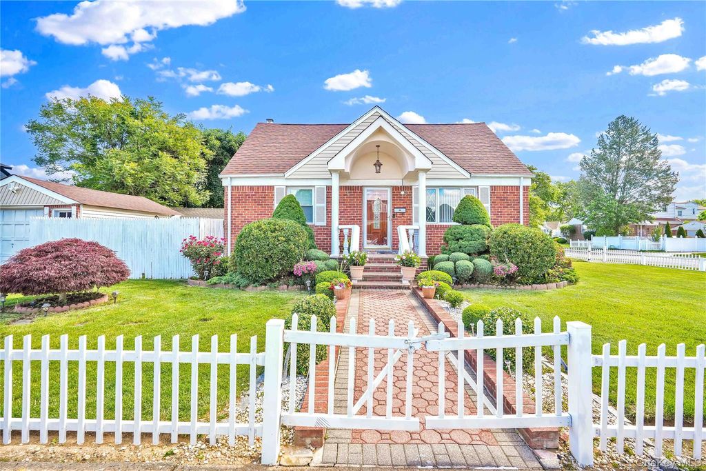 3 Ash Court, Hempstead, NY 11550