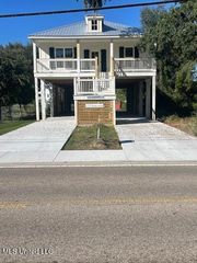 209 Henderson Avenue, Pass Christian, MS 39571