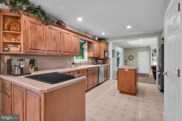 14 CONESTOGA WOODS RD, Lancaster, PA 17602