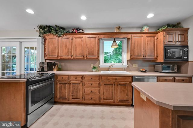14 CONESTOGA WOODS RD, Lancaster, PA 17602
