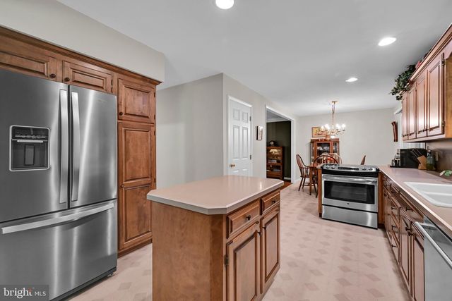 14 CONESTOGA WOODS RD, Lancaster, PA 17602