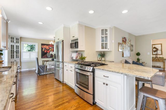 890 Lookout Point Drive, Columbus, OH 43235