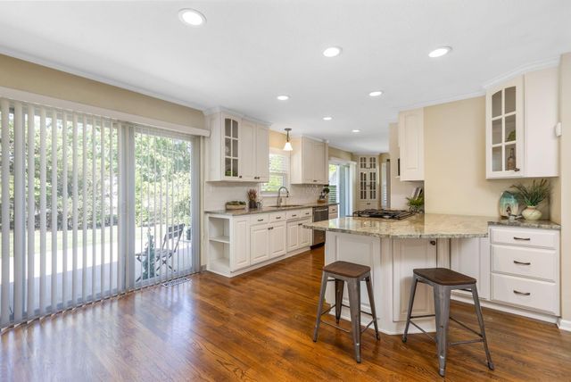 890 Lookout Point Drive, Columbus, OH 43235