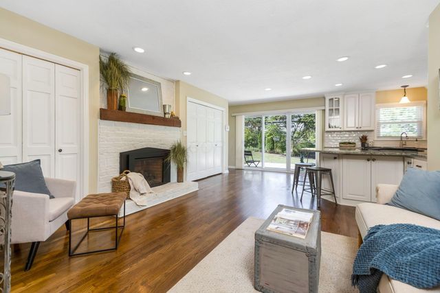 890 Lookout Point Drive, Columbus, OH 43235