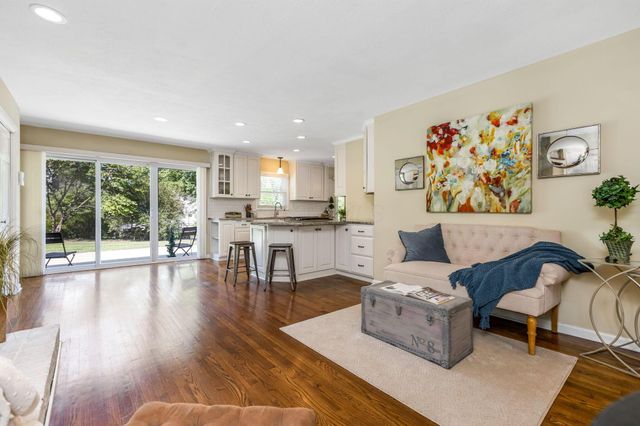 890 Lookout Point Drive, Columbus, OH 43235