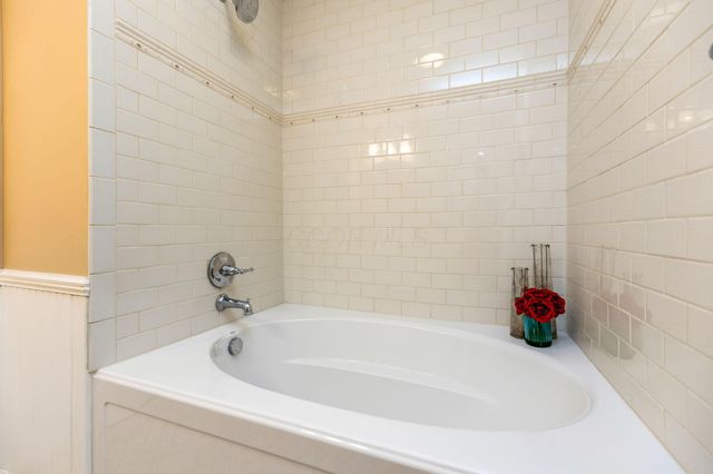 890 Lookout Point Drive, Columbus, OH 43235