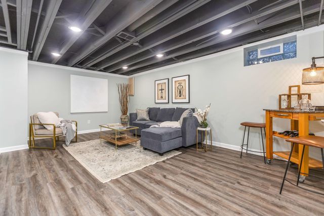 890 Lookout Point Drive, Columbus, OH 43235