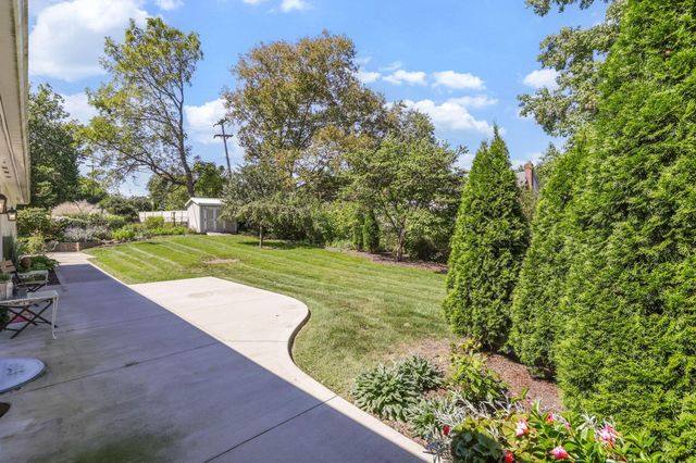 890 Lookout Point Drive, Columbus, OH 43235