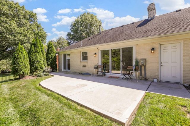 890 Lookout Point Drive, Columbus, OH 43235