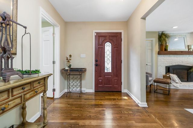 890 Lookout Point Drive, Columbus, OH 43235