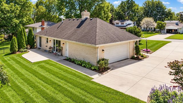 890 Lookout Point Drive, Columbus, OH 43235