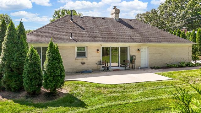 890 Lookout Point Drive, Columbus, OH 43235
