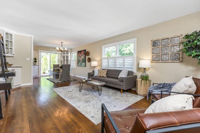 890 Lookout Point Drive, Columbus, OH 43235