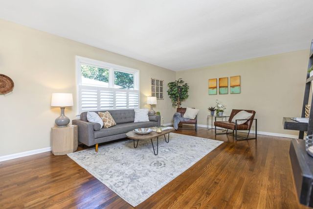890 Lookout Point Drive, Columbus, OH 43235