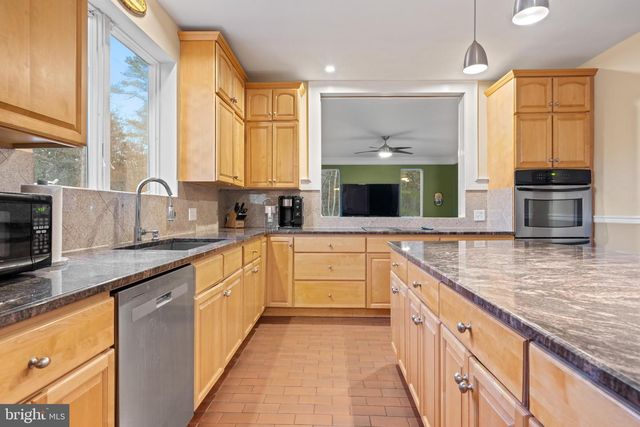 83 MAPLE AVE, Mays Landing, NJ 08330