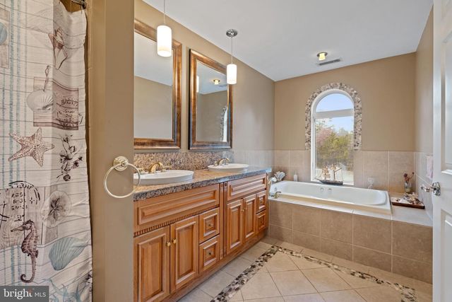 83 MAPLE AVE, Mays Landing, NJ 08330