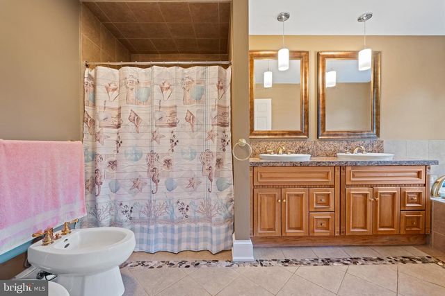 83 MAPLE AVE, Mays Landing, NJ 08330