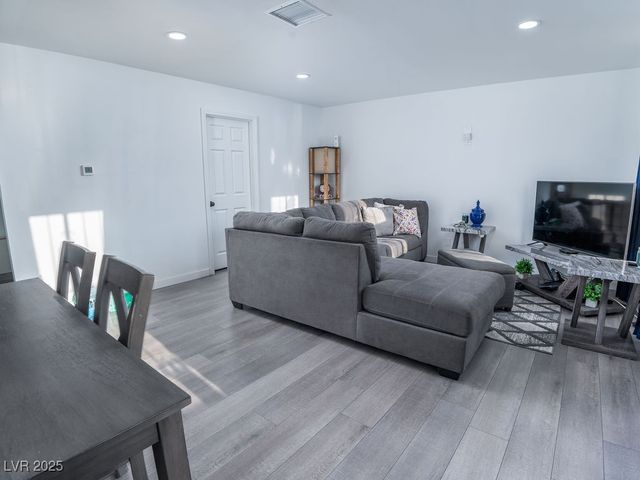 3934 Palos Verdes Street, Las Vegas, NV 89119