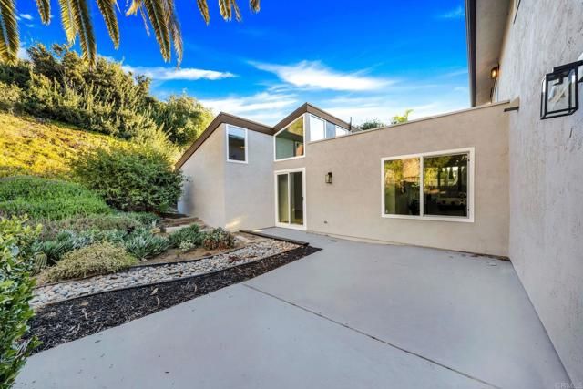 5889 Cozzens Ave, San Diego, CA 92122