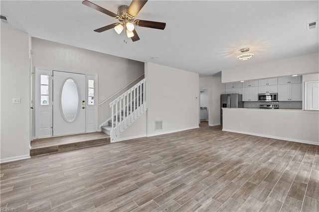 1616 Woodstock CT, Chesapeake, VA 23320