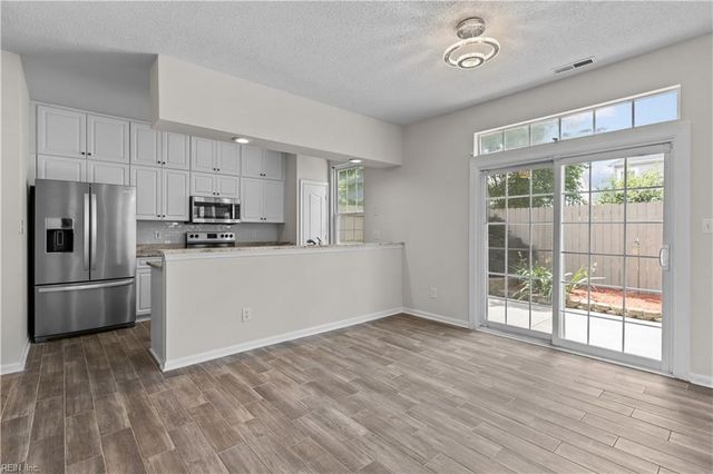 1616 Woodstock CT, Chesapeake, VA 23320