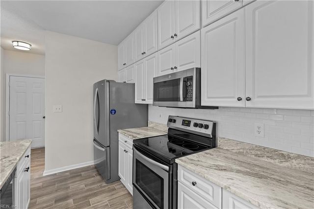 1616 Woodstock CT, Chesapeake, VA 23320