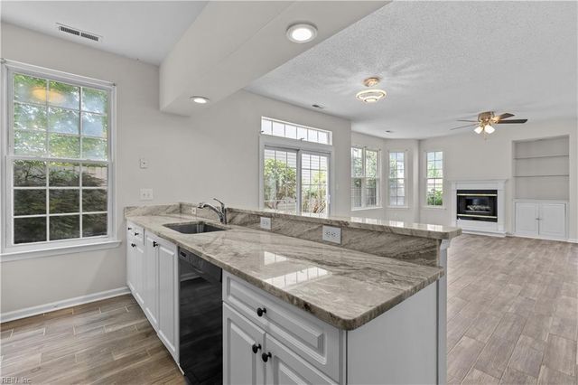 1616 Woodstock CT, Chesapeake, VA 23320